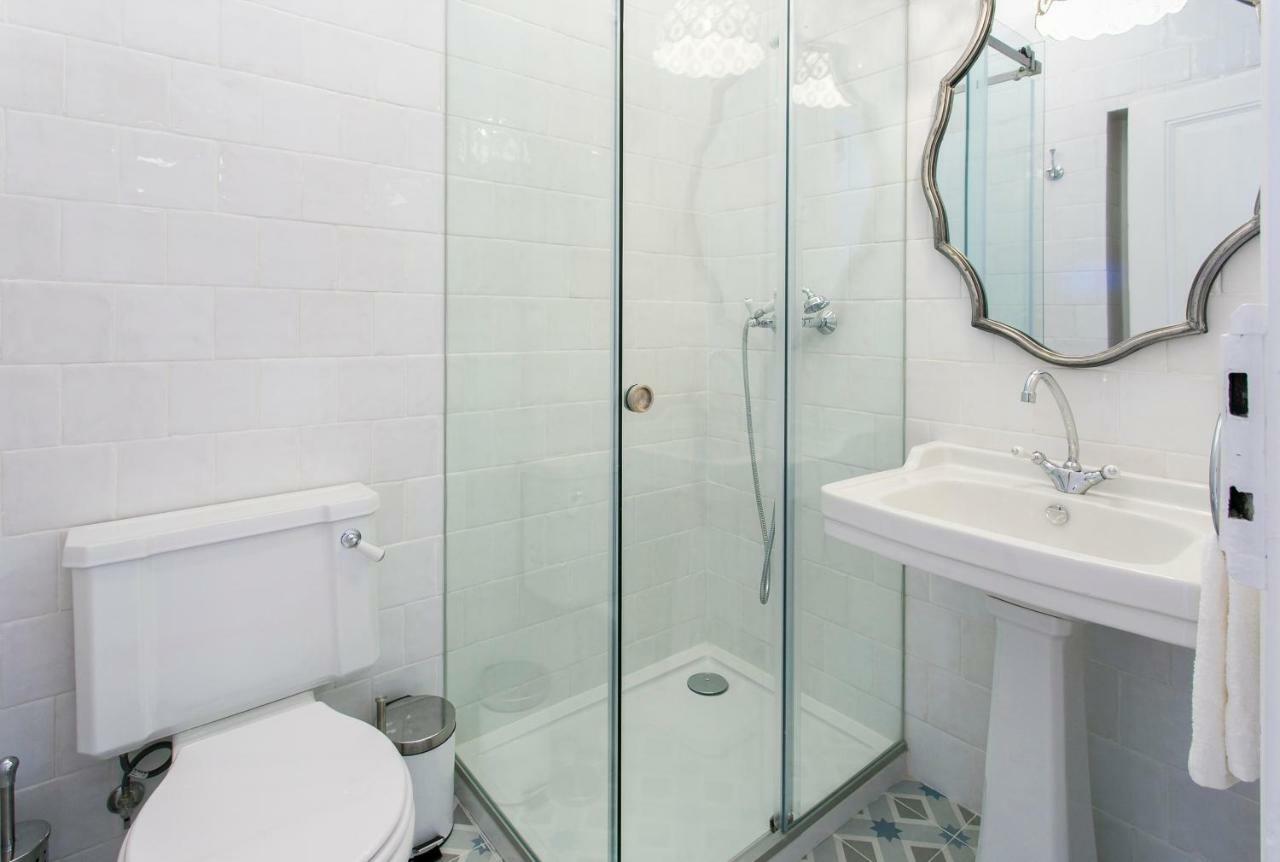2 beautiful suites upscale flat embracing Tejo! Lisboa Exterior foto